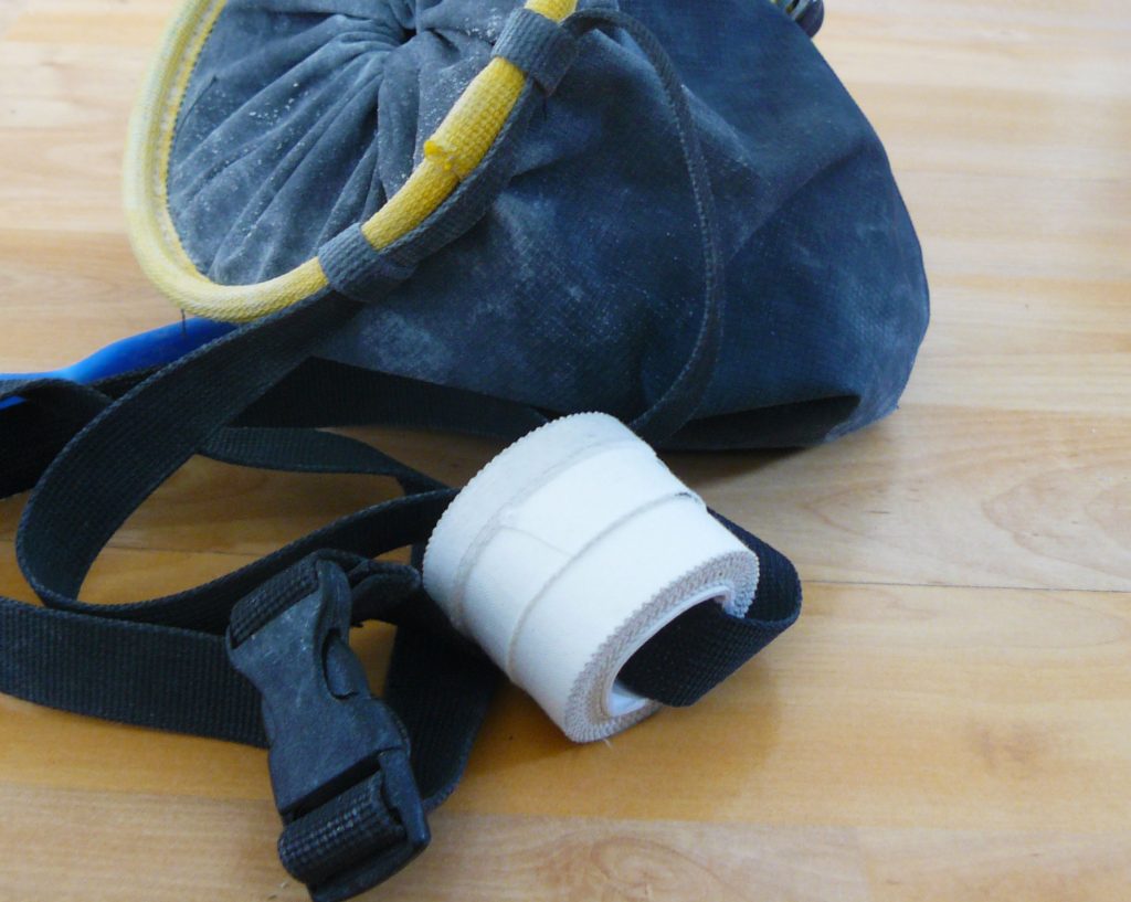 Taping flappers how to deal with skin injuries on your fingers KletterRetter Climb more